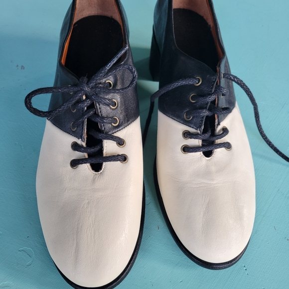 Handmade Leather Black and White Lace up Block Heels - Picture 8 of 9